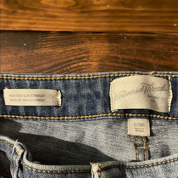 Universal Thread Women's Light Blue Jeans - Picture 2 of 3